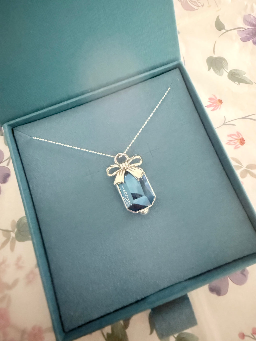 💎 New Azure Keepsake Bow Necklace 💎