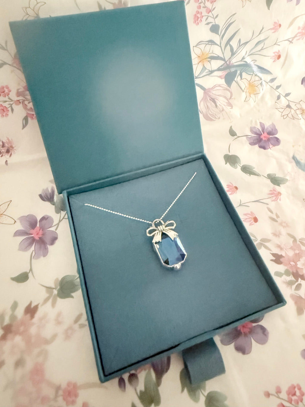 💎 New Azure Keepsake Bow Necklace 💎
