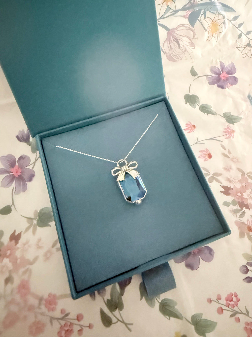 💎 New Azure Keepsake Bow Necklace 💎