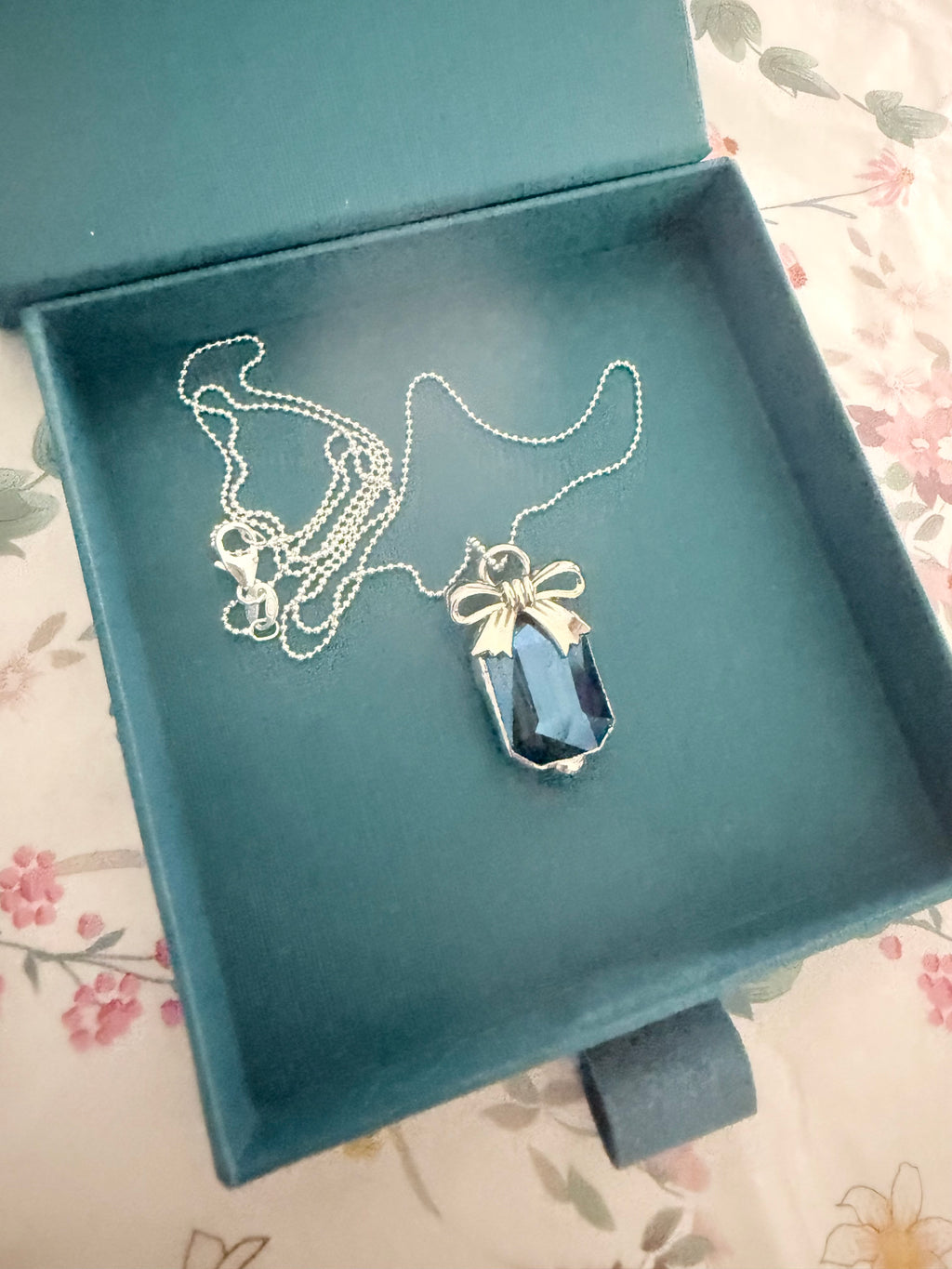 💎 New Azure Keepsake Bow Necklace 💎