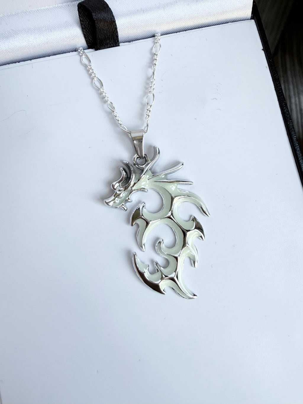 💚 New Glow In The Dark Necklaces 💚