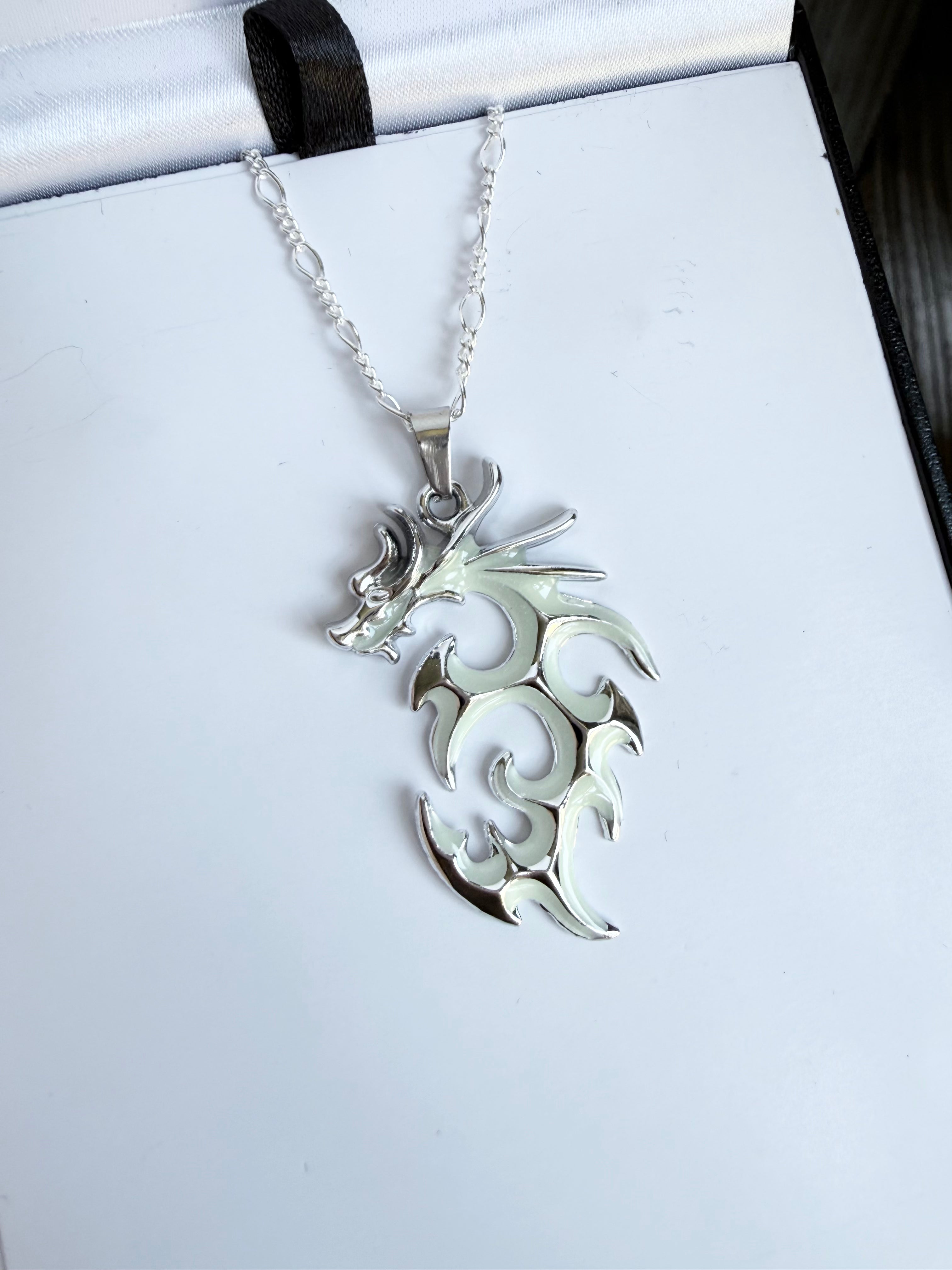 💚 New Glow In The Dark Necklaces 💚